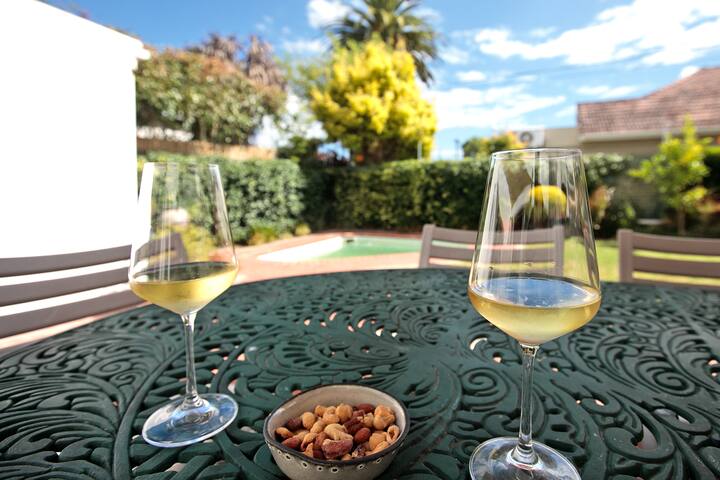 Quiet Location In Charming Rondebosch, With Pool gallery image 4