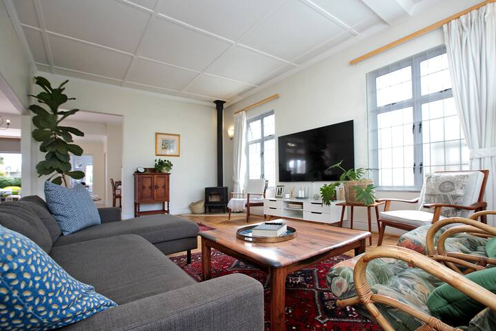 Quiet Location In Charming Rondebosch, With Pool gallery image 2