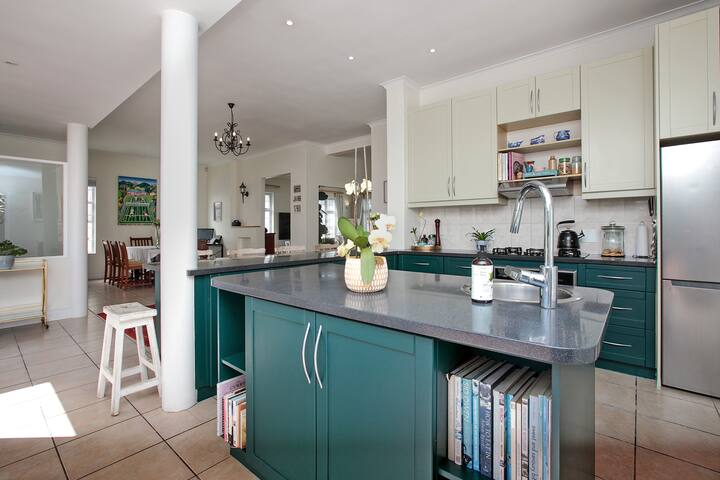 Quiet Location In Charming Rondebosch, With Pool gallery image 3