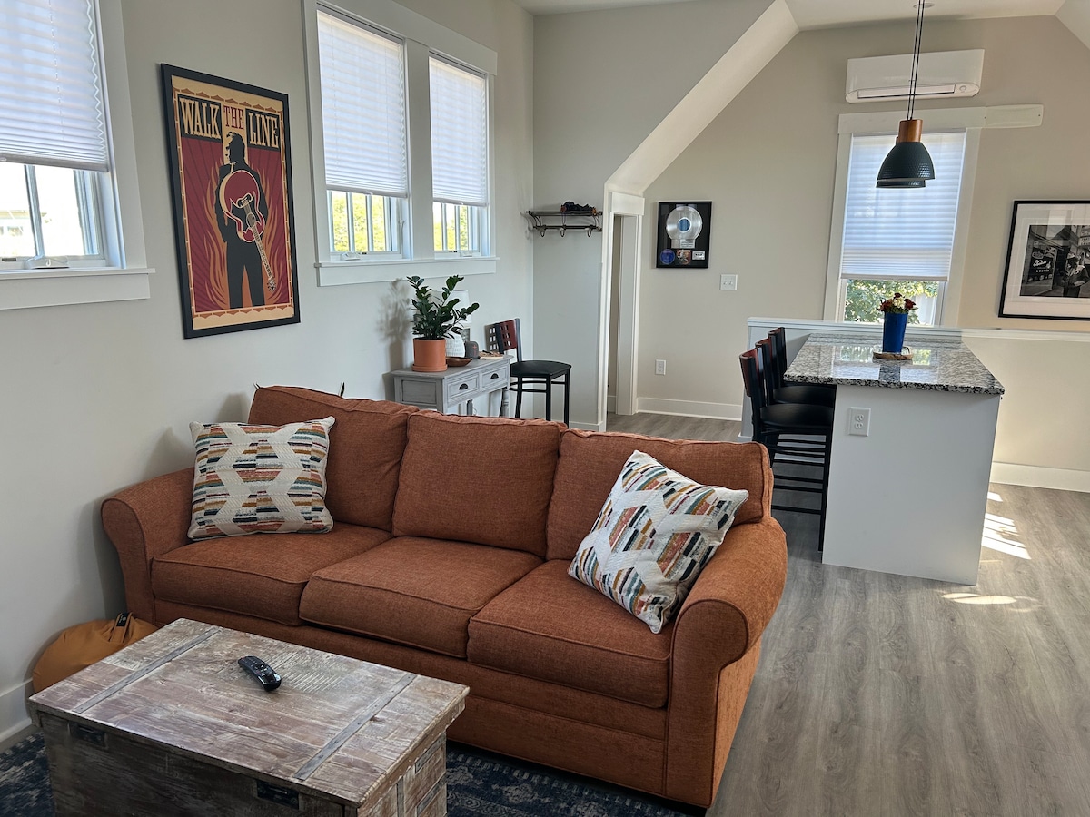 Successful Airbnb property: Modern Loft in 12 South - Walk to Hot Spots in Green Hills Midtown