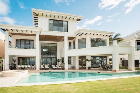 Villa Gitano | beach front mansion w/pool & spa