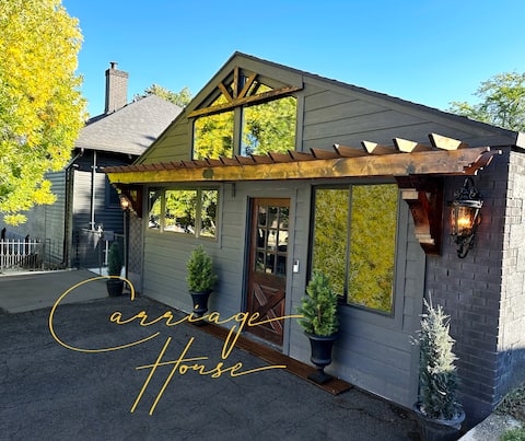 Carriage House of Historic Manor  w/ hot tub & gym
