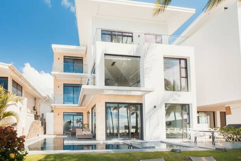 Villa Capella | beach front modern mansion w/pool