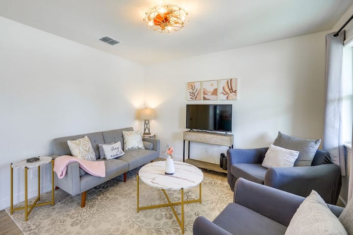 Southern Pecan Abode - Seguin