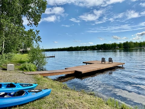 Lakefront - private dock, kayaks, paddle boards.