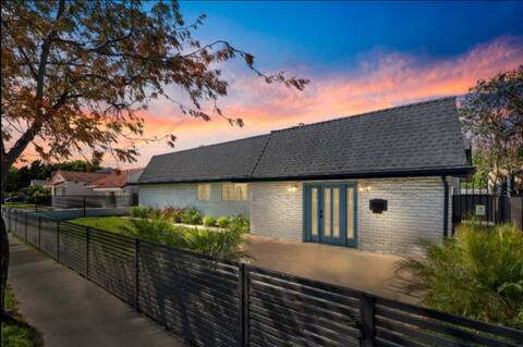 Anaheim Oasis Retreat - 10 Minutes to Disneyland