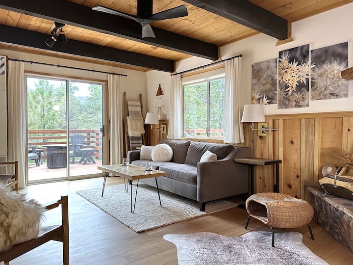 Private Retreat | Upgraded | Spa • Fire Pit • Ev - Big Bear Lake, CA