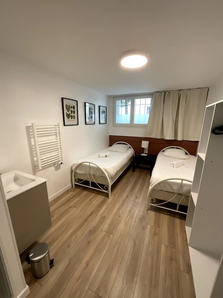 Schlafzimmer 1