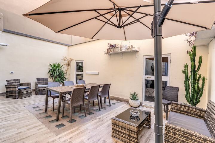 Nala Apt 3 bdr 3 min Termini station pvt terrace gallery image 4