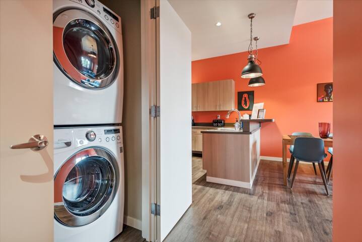 Colorful 2BR/2BA w/ King Bed, Local Art + Secure P gallery image 5