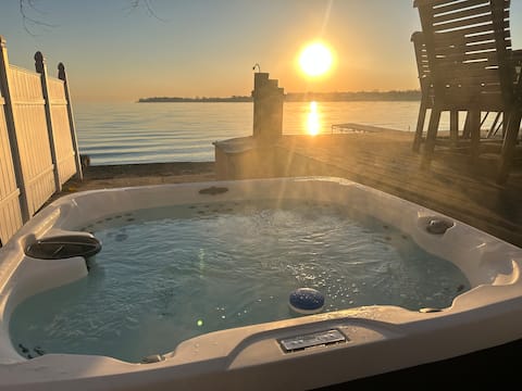 Entire Lake House | Hot Tub + Waterfront Deck