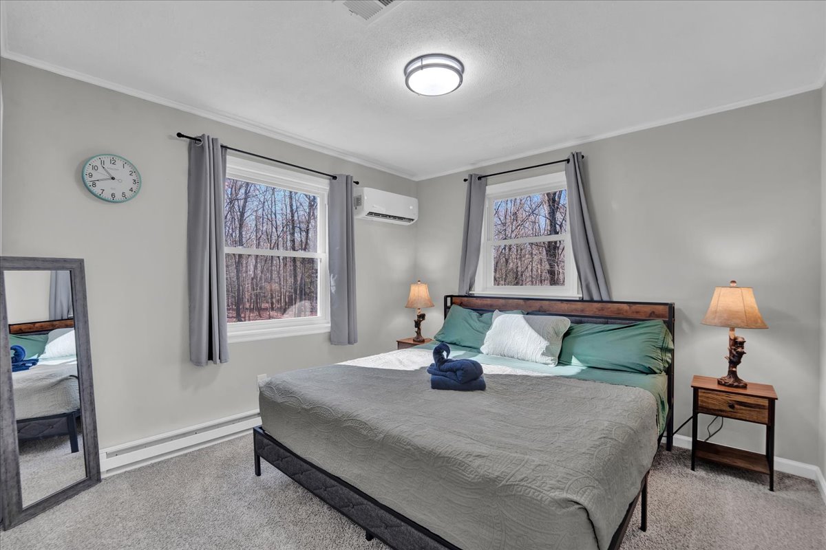 Kingsize bed op de eerste verdieping. 