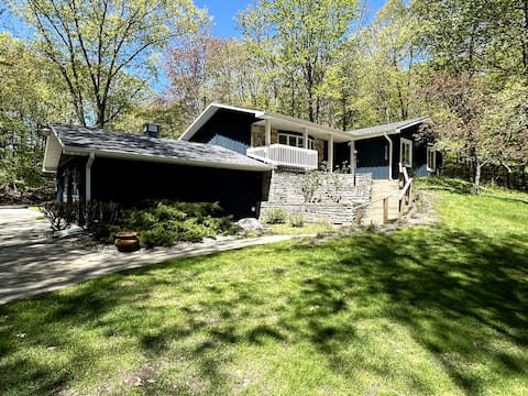 Home on Lake Michigan with Private Beach Access!