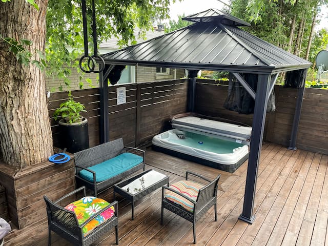 Cozy 4 BDR/5 beds with a Hot tub – Britannia Stay