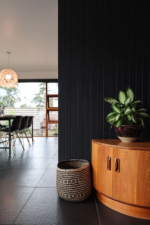 Huon Valley House: luxury, layout, location