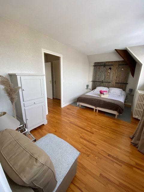 宽敞的卧室床160厘米 