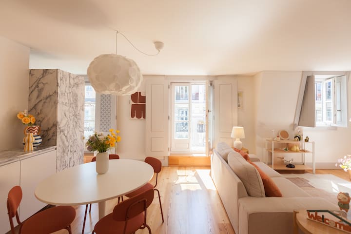 FLH Downtown Comfy Apartment gallery image 4