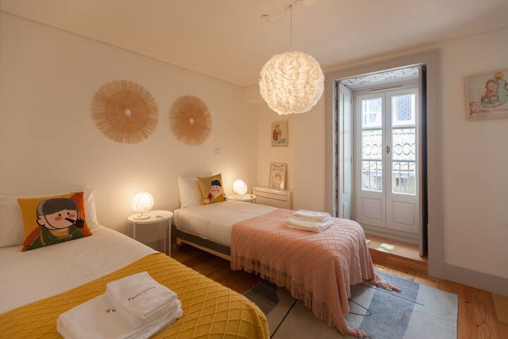 FLH Downtown Comfy Apartment gallery image 3