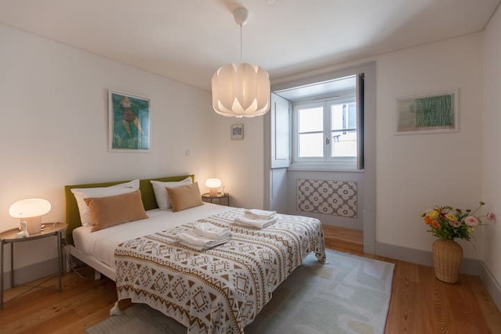 FLH Downtown Comfy Apartment gallery image 2