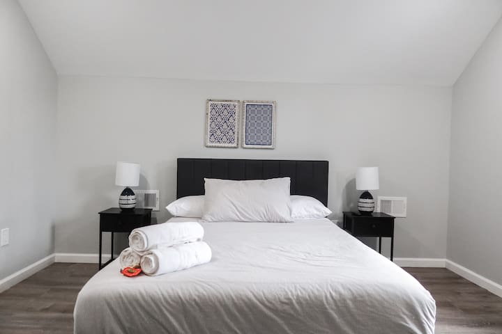 5Bed 2Bath Near NYC, Parking, Laundry