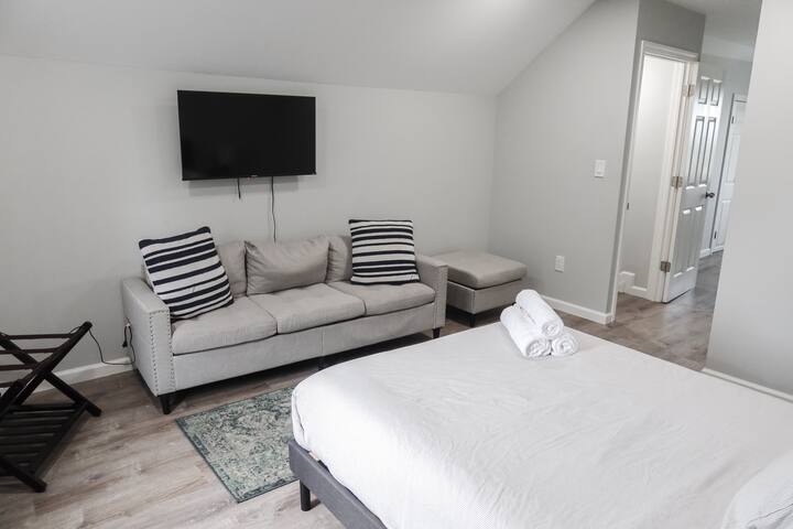 5Bed 2Bath Near NYC, Parking, Laundry gallery image 4