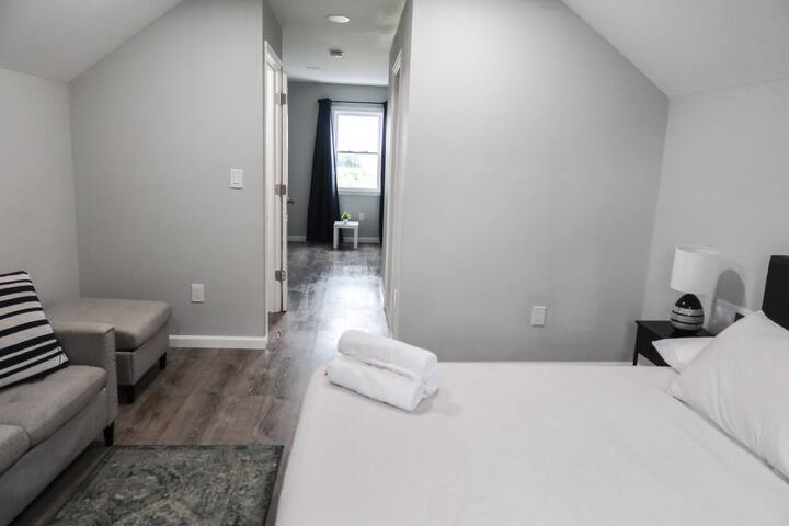 5Bed 2Bath Near NYC, Parking, Laundry gallery image 3