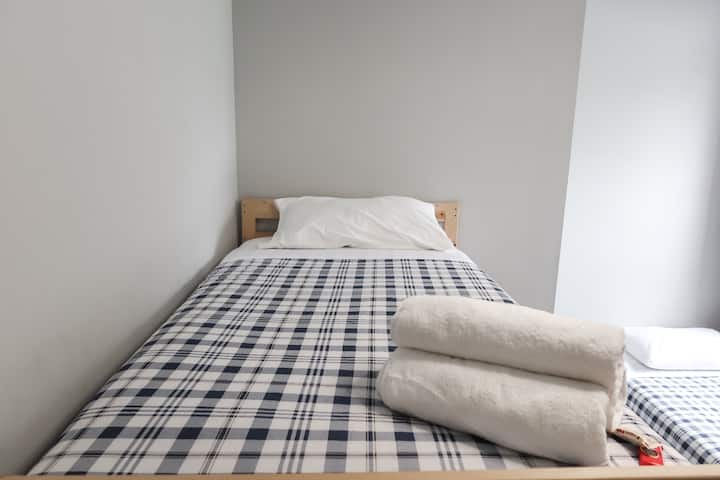 3 camas tamaño Tween - Dormitorio #3