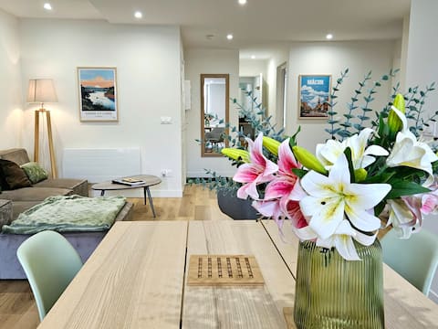 Successful Airbnb property: Doux Murmures • Spacious 3-room apartment • Quiet & elegant in Mâcon