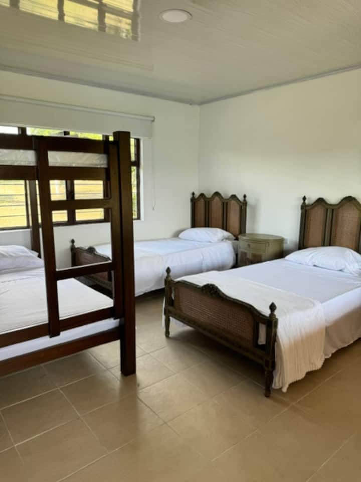 საძინებელი 4