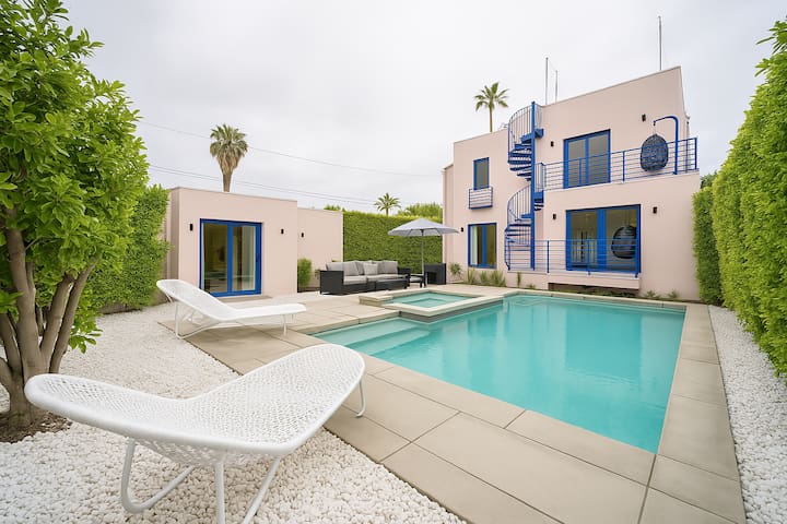 ​Elegant & Luxe Estate w/ Pool,Fire-Pit & Lounge​ gallery image 2