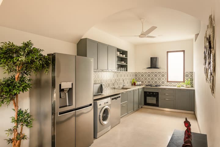 Full kitchen image 1