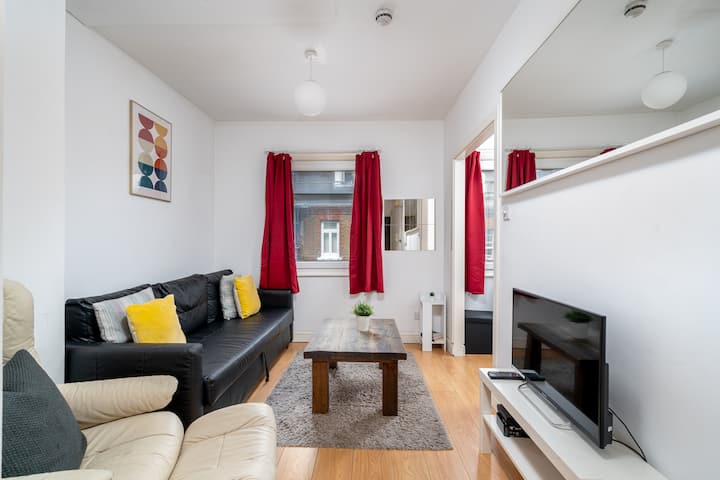 Oxford St Modern & Bright Studio - London