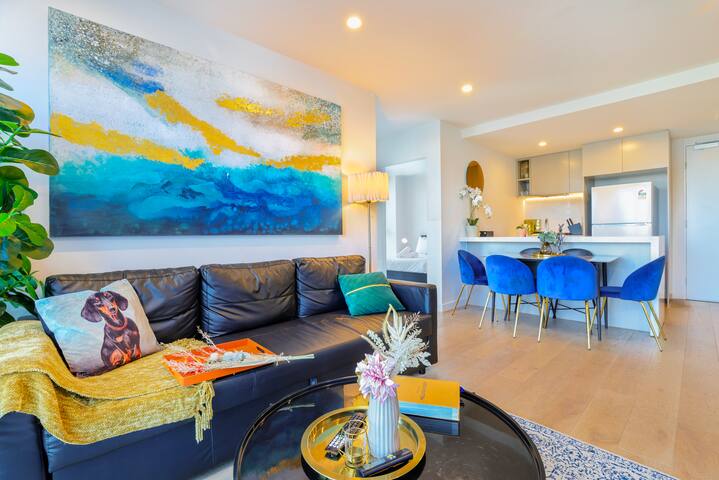 Best CBD 3 Queen beds 1sofa bed gallery image 4