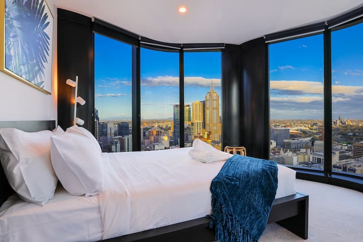 Best CBD 3 Queen beds 1sofa bed gallery image 5