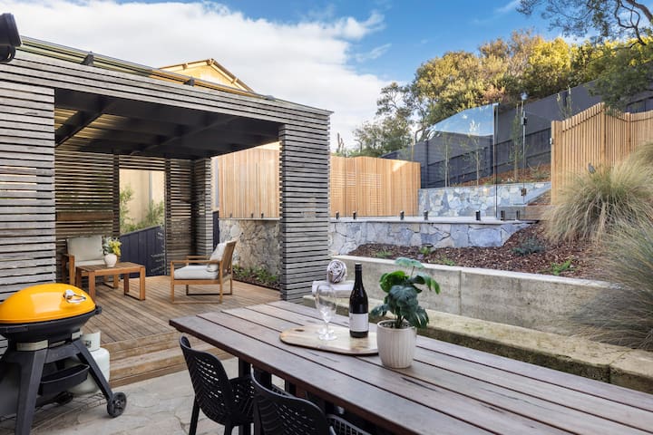 Ocean Beach Retreat–Contemporary Rye Accommodation