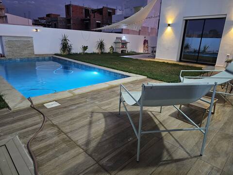 Villa MerSea with pool in Le Sel-et-Labours and three bedrooms.