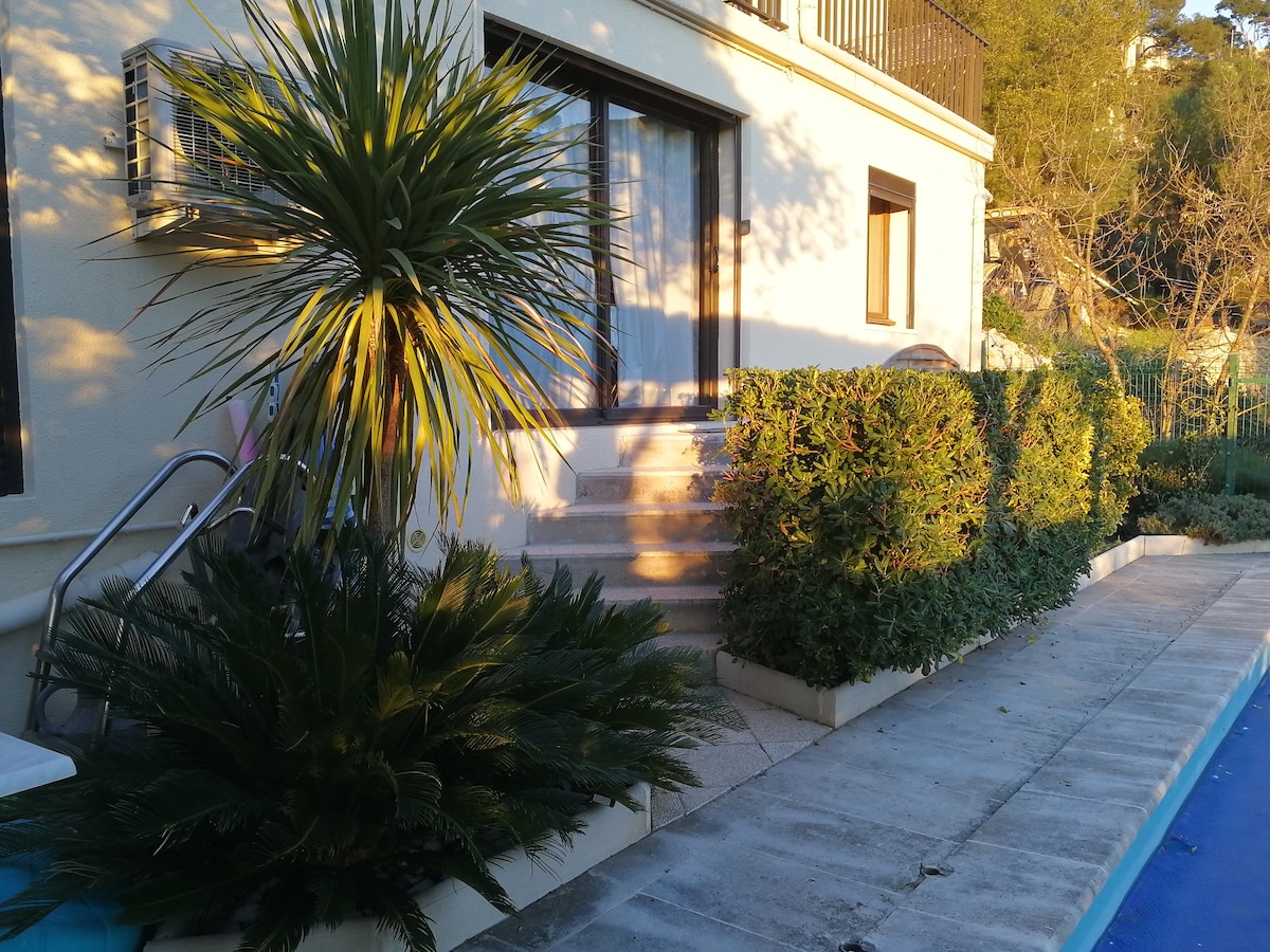 Airbnb performant: Studio, pool, garden, Calanques Park hikes à Marseille 10e Arrondissement