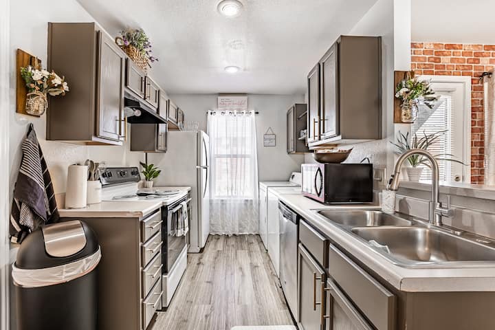 Business-friendly 2br | Wi-fi, Comfy & Easy Access - Killeen, TX