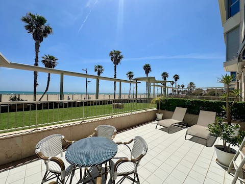 Superb Beachfront Apartment with Terrace