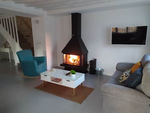 Casa de la Placeta. Nature with pool.