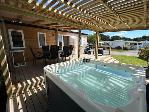 3 bedroom cottage, XXL terrace and private spa