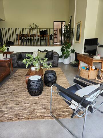 Secure modern home gallery image 4