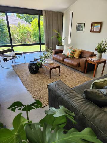 Secure modern home gallery image 5