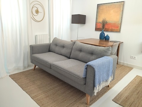 Top Airbnb: Cais das Pedras Patio Apartment (washer-dryer) em União Das Freguesias De Lordelo Do Ouro E Massarelos