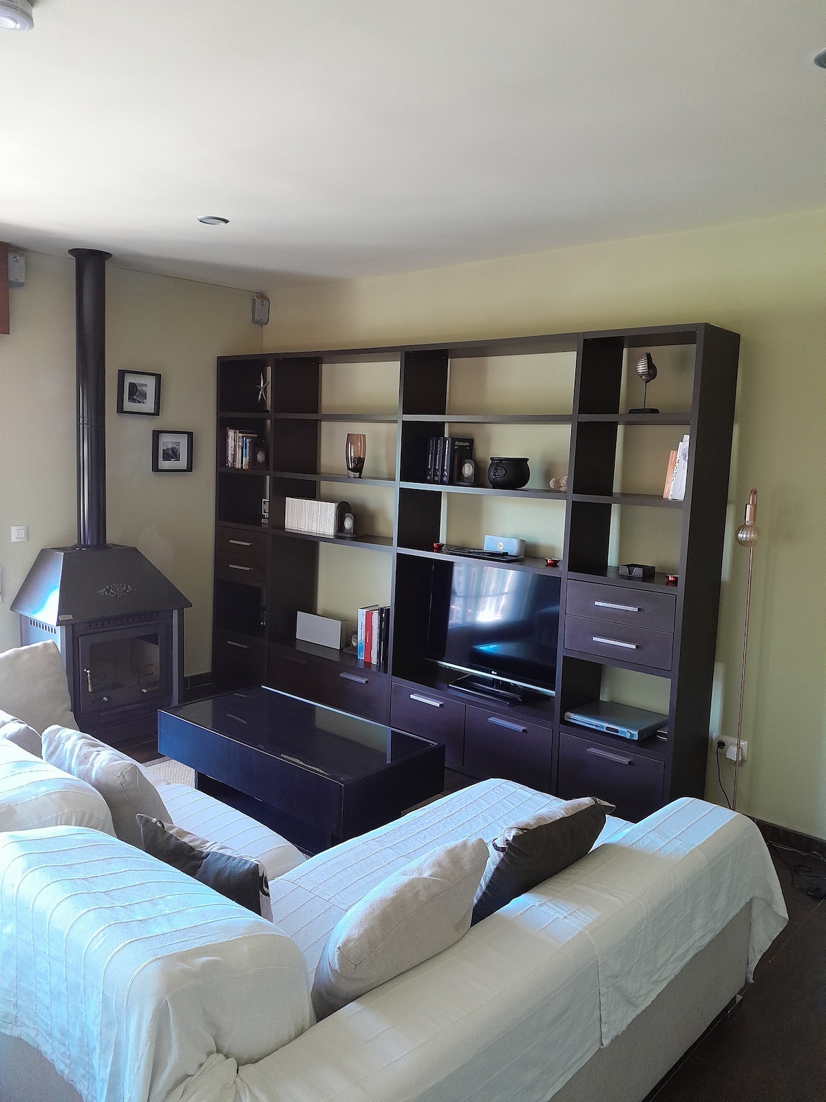 Top performing Airbnb: La Casa de las Ranas: Garden, swimming pool, and barbecue. in Poio