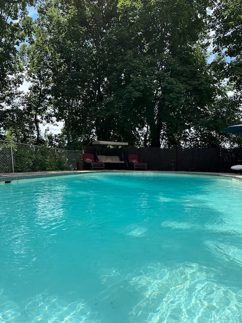 Private heated Pool *Easy Boston Access! STR-25-22