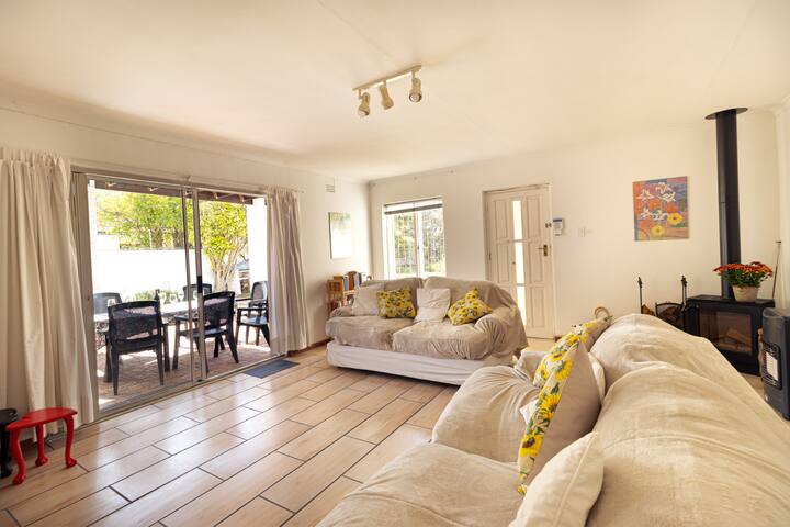 Four Bedroom Holiday Home with SOLAR Power gallery image 4