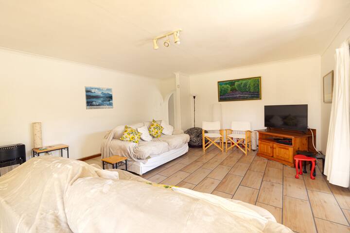 Four Bedroom Holiday Home with SOLAR Power gallery image 3