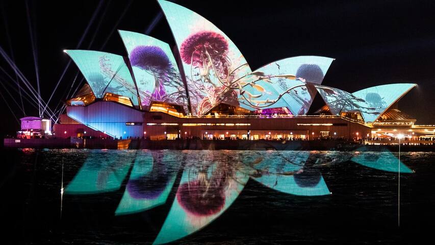 Historic Sydney Precinct, Walk to City & Opera gallery image 5