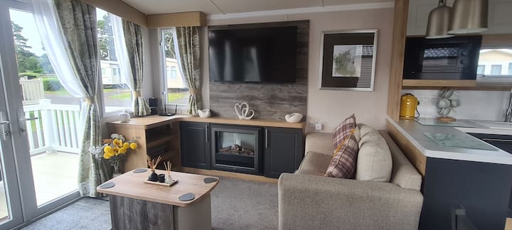 Silver 3 Bed Luxury Static Caravan With Patio - North Berwick